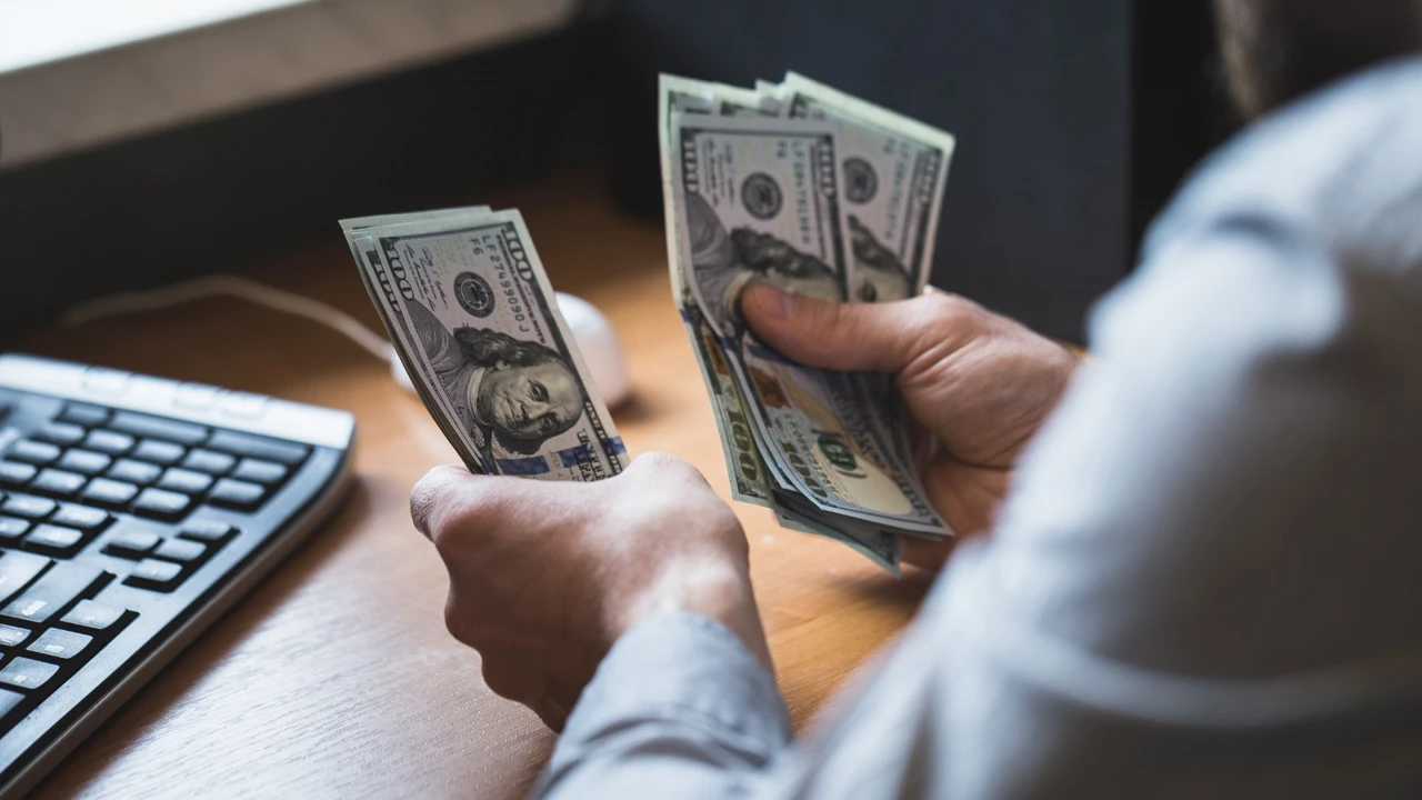 8 Aralık euro ve dolar kaç TL? Merkez Bankası faiz kararı öncesi İslam Memiş dolar yorumu